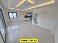 Akçay `da Satılık 5+2 Tek Müstakil Ev Yazlık - Bahçeli Otoparklı